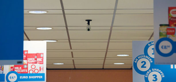 Камера видеонаблюдения в торговом зале
